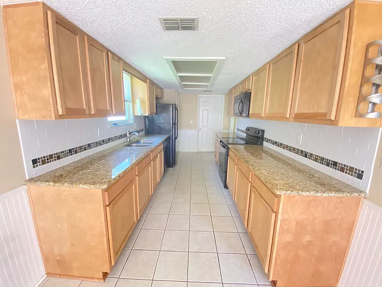 599 Richard Lee St — Photo 15