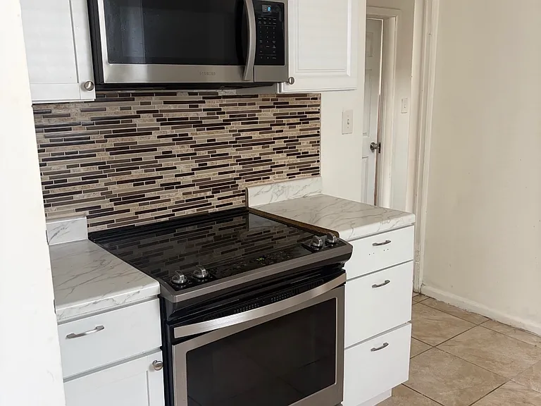 11420 Winthrop St — Photo 3