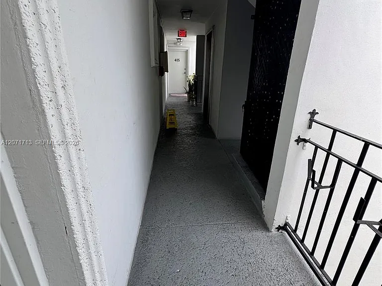444 SW 4th St #402 — Photo 21