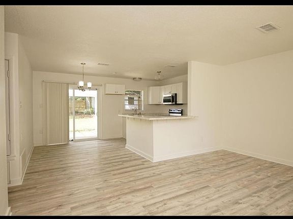 3rd image of 98 Aurora St