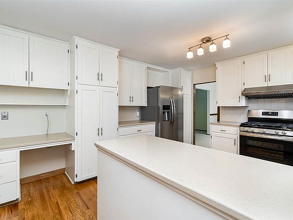 4th image of 1323 Kirkland Dr