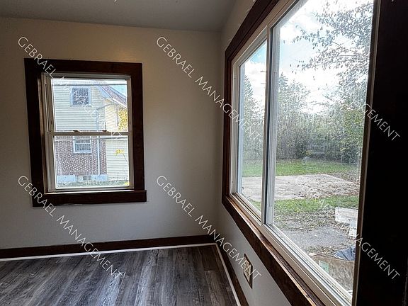 5th image of 925 Hughes Ave #48e4d66d6