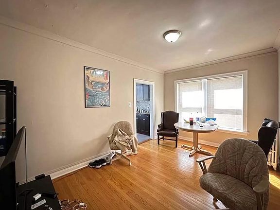4th image of 4257-3 W Addison St #4257-3