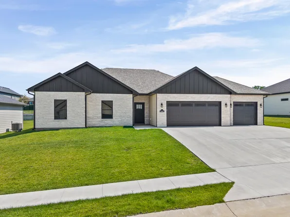 16618 Klinton Dr, Boonville, MO 65233