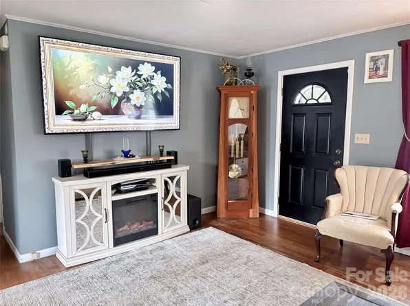 5666 Us Highway 70 E, Nebo, NC 28761