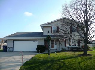 9010 S Leah Ln, Oak Creek, WI 53154