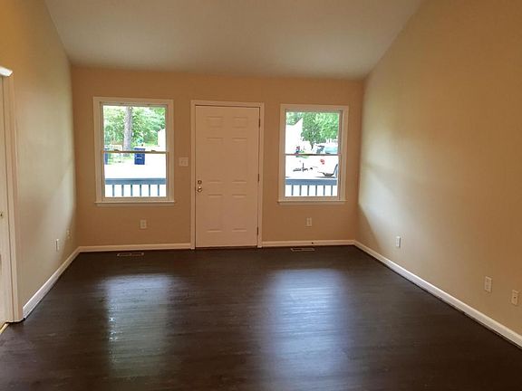 3rd image of 634 Queen Ave NW