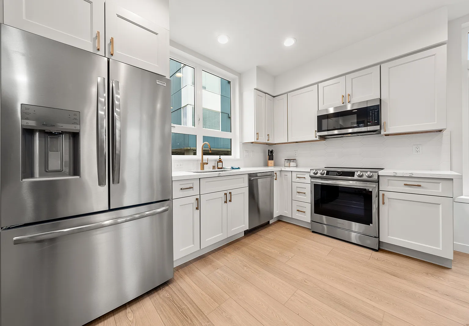 3 bed, 1250 sqft, $4,195 — Photo 3