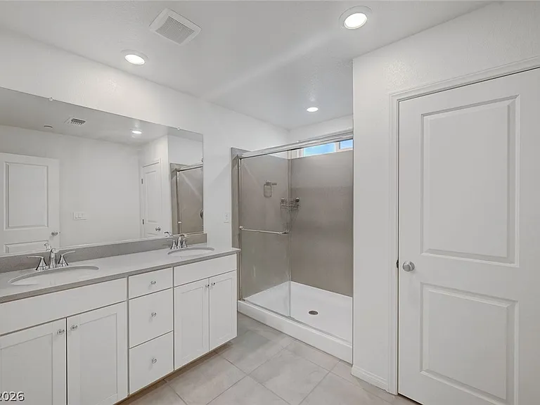 8454 Vacarez Dr — Photo 37