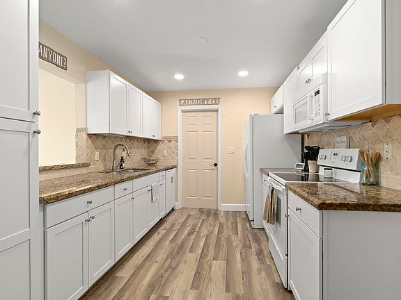 5th image of 350 SE Dalva Avenue