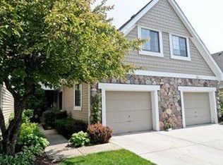 2528 Essex Dr, Northbrook, IL 60062