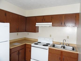 2nd image of 1011 Drury Ln