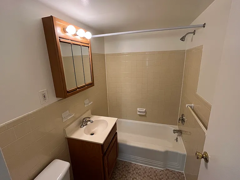 330 William St #B — Photo 16