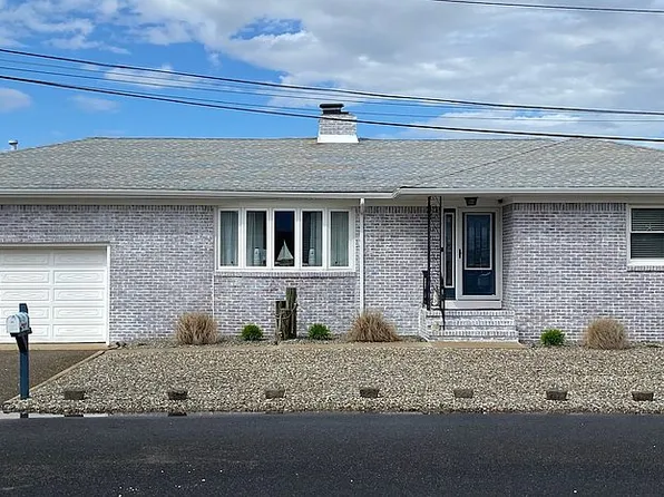 30 Cruiser Ct, Toms River, NJ 08753