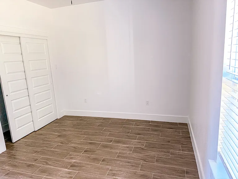 1217 Main St #B — Photo 13