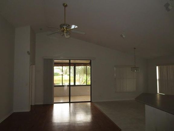 5th image of 217 E Saratoga Boulevard