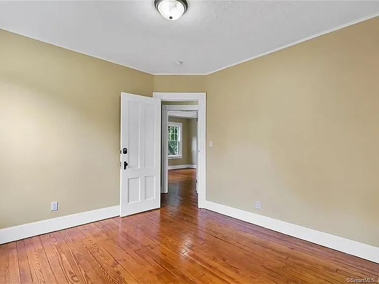 40 Wintergreen Ave — Photo 16