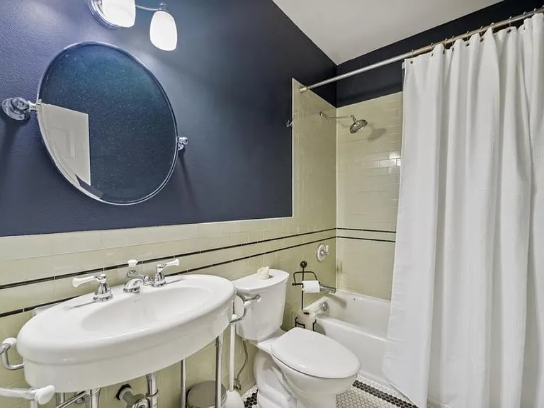 521 16th Ave E #4 — Photo 16