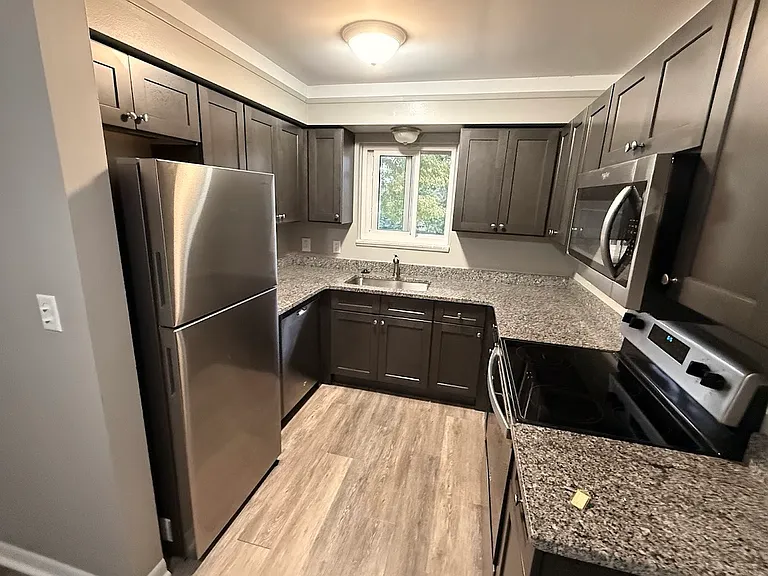 101 N Holcomb Rd — Photo 14