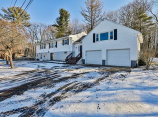 14 Captains Dr, Salem, NH 03079
