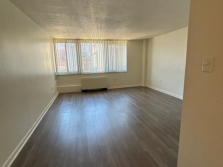 319 W Franklin St #1105 — Photo 3