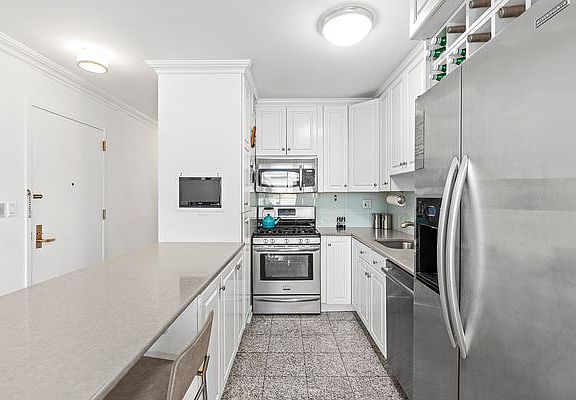 4th image of 134 E 93rd St APT 10C