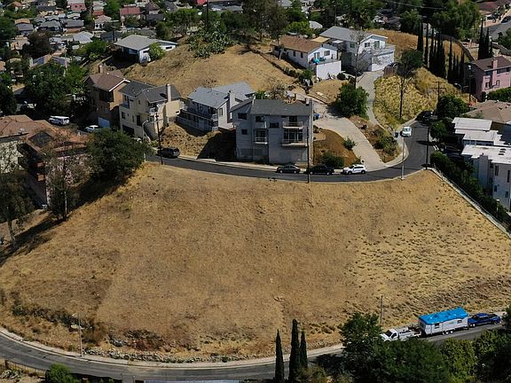 3rd image of 2774 N Chadwick Cir