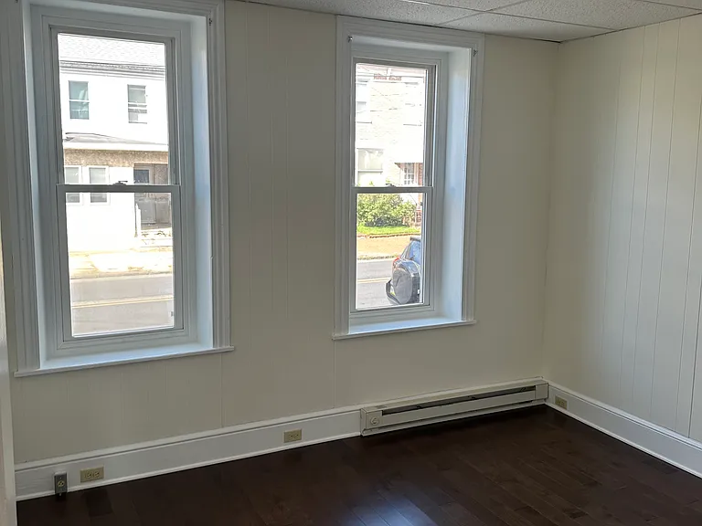 319 E Philadelphia Ave #1 — Photo 4