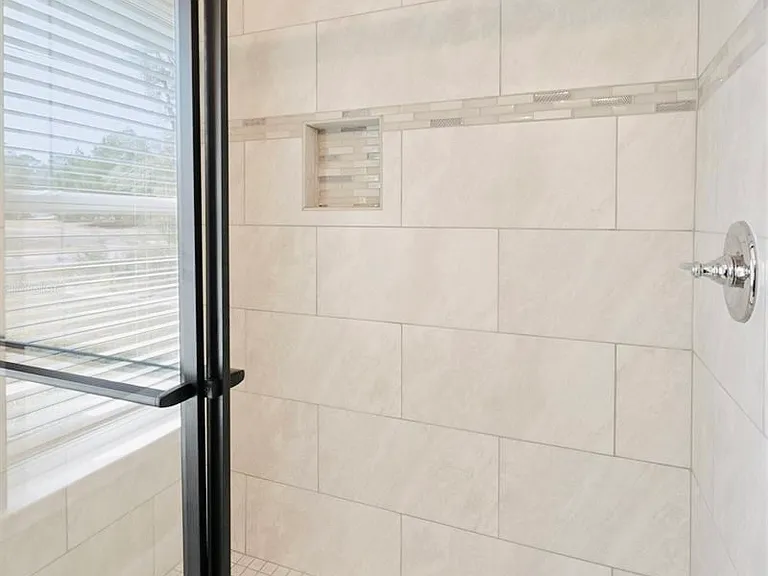 9416 N Sandree Dr — Photo 23
