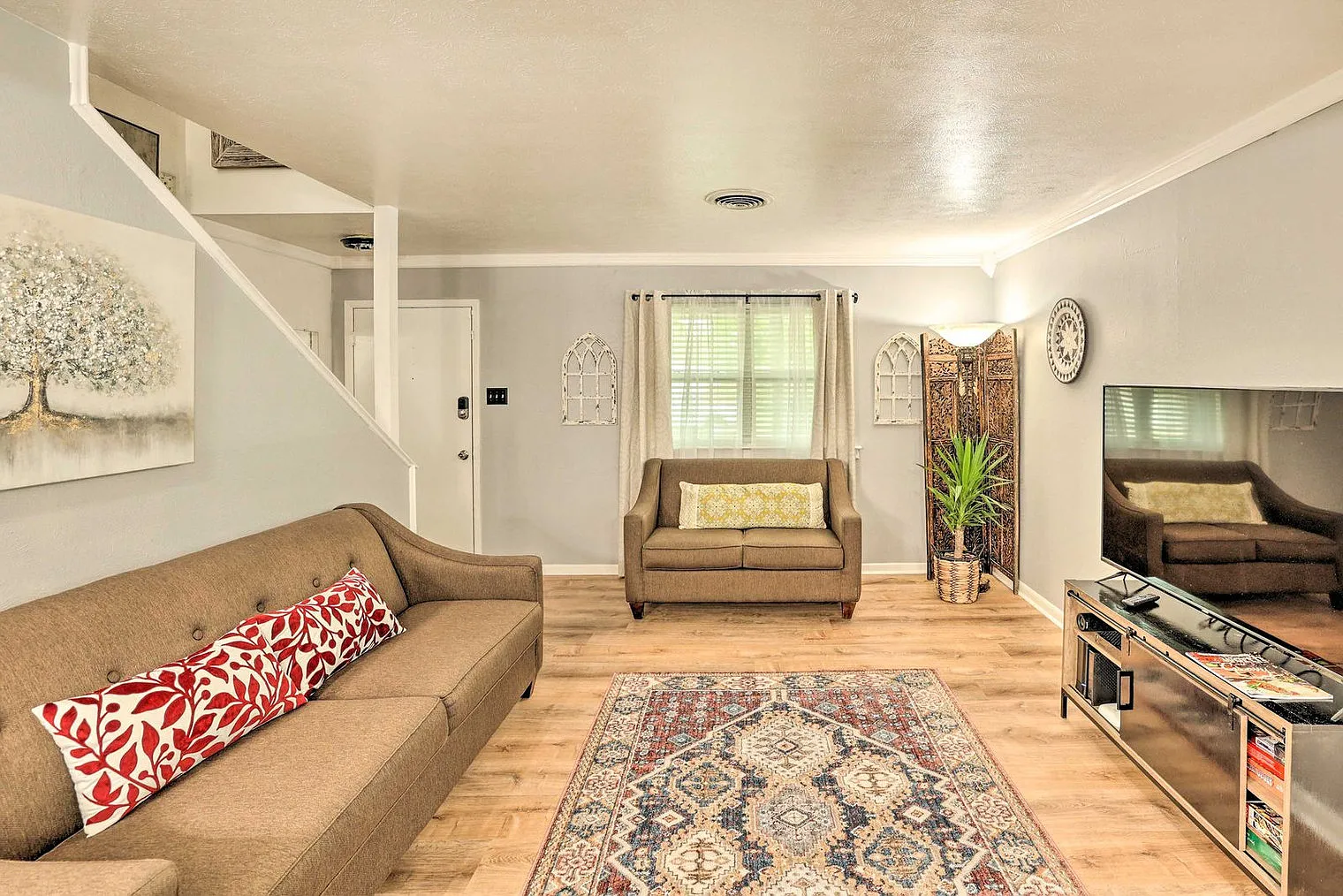 3 bed, 2.0 bath, 1291 sqft, $4,902 — Photo 1