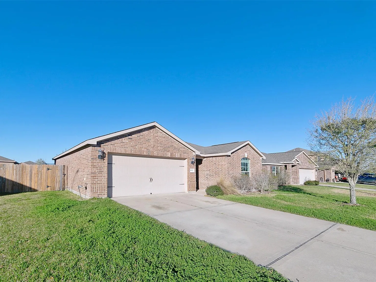 4 bed, 2.0 bath, 1654 sqft, $1,860 — Photo 2