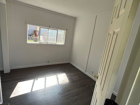 5th image of 102 Redwood Dr