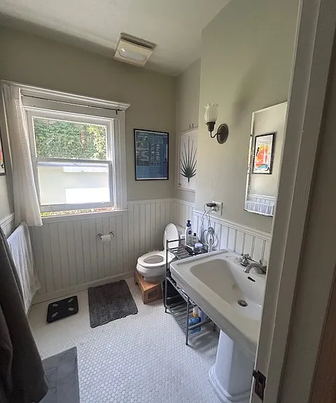 Private Bathroom for rear bedroom