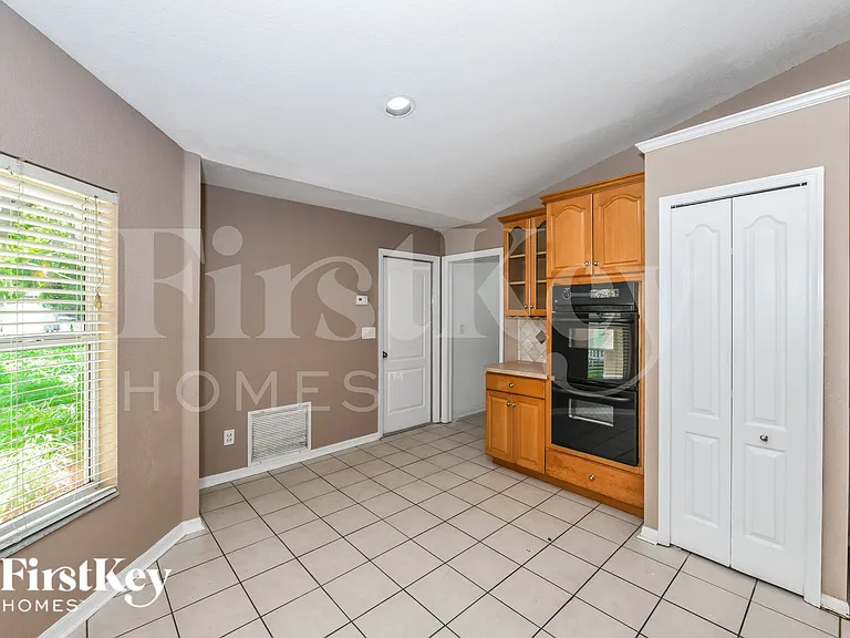 325 Crabtree Ave — Photo 5