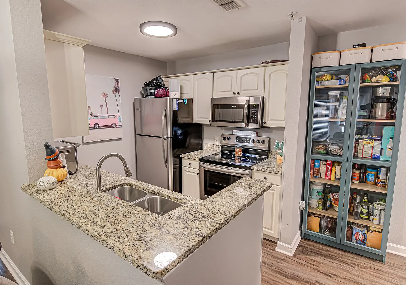 Oxford Terrace Phase I: 4/4 Luxury Apartment Just 3 Blocks From Uf & 1 Block From Sorority Row. L... — Photo 4