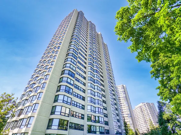 8 Lisa St #307, Brampton, ON L6T 4S6