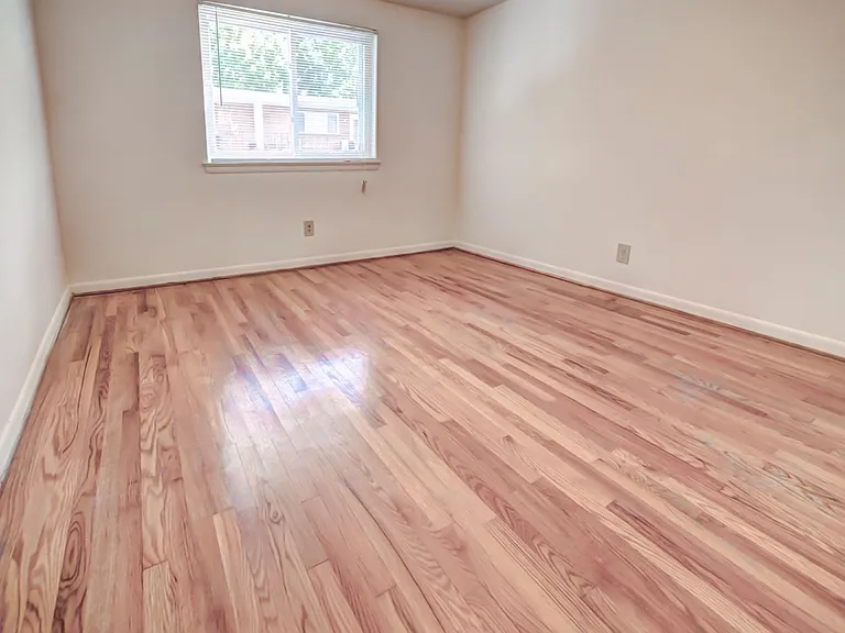 HIckory Heights Apartments — Photo 6