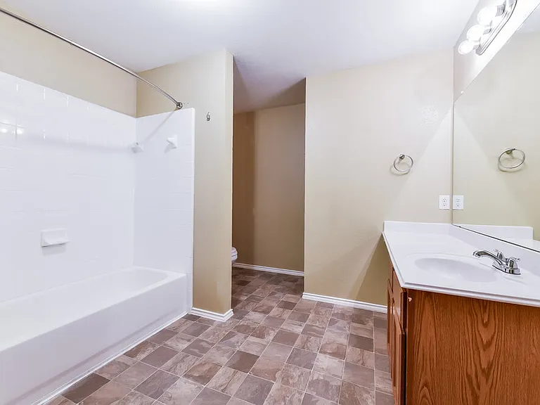 7906 Ashland Springs Ln — Photo 11