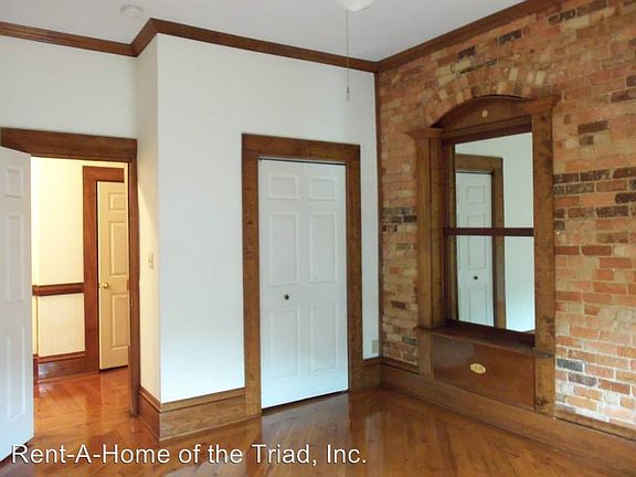 5th image of 602 S Elm St APT 6