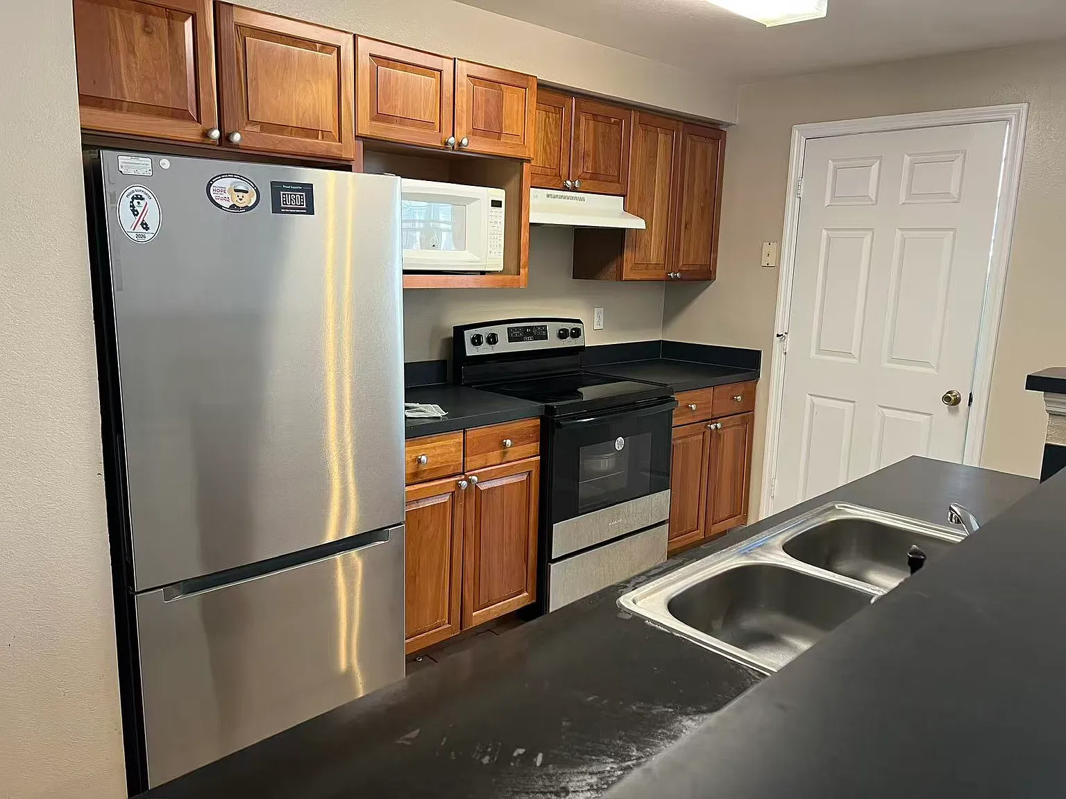 2 bed, 2.5 bath, 1648 sqft, $2,100 — Photo 4