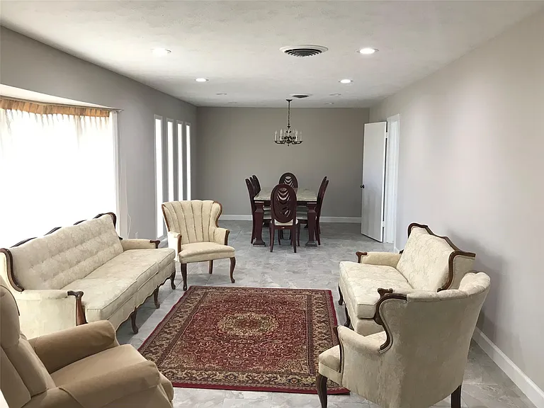 5470 Carew St — Photo 3
