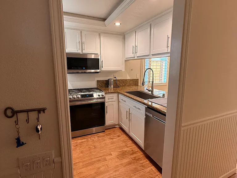 1035 Sunshine Cir — Photo 3