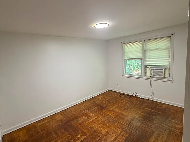 3121 W 2nd St #1 — Photo 3