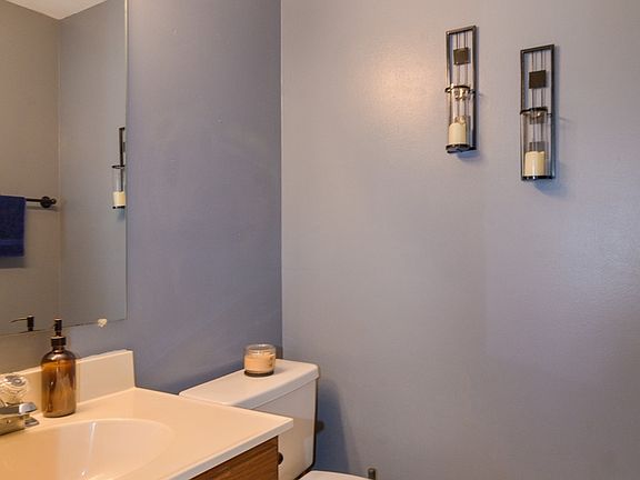 5th image of 2424 Danbury Dr APT B1