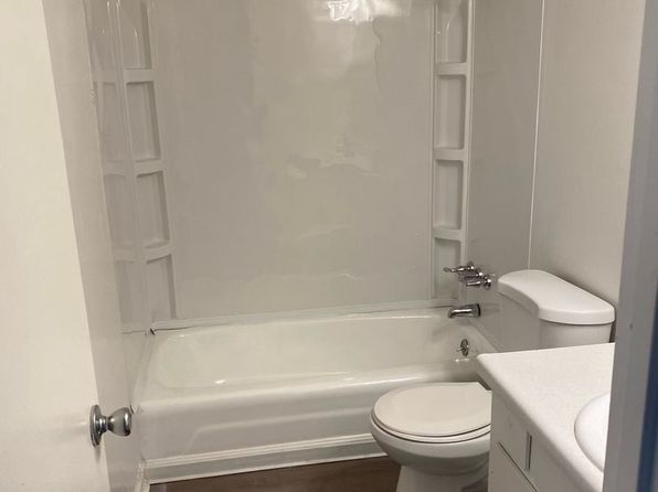 The Chestnut Apartments, 111 N Chestnut Dr, Belton, MO 64012