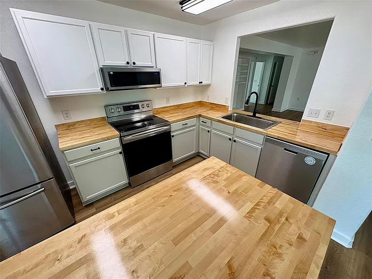 8003 Bannock Ln — Photo 8