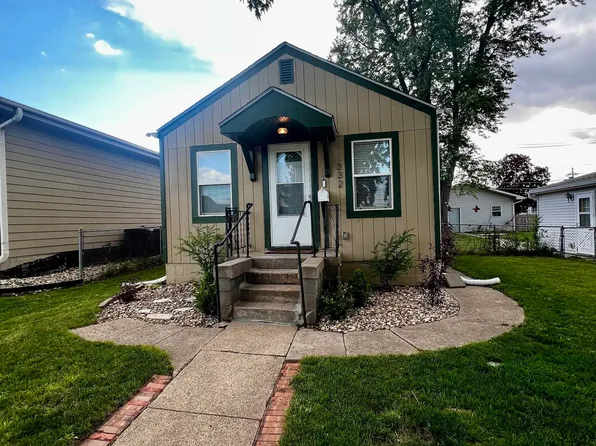 332 S Adams St, Papillion, NE 68046
