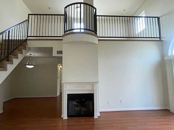4th image of 843 N Hayworth Ave APT 204