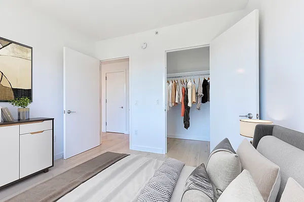 Rented by Manhattan Realty Group | media 3