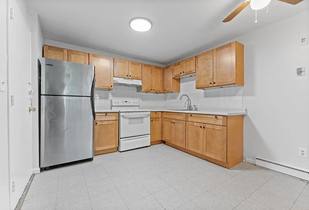 2 bed, 1.0 bath, 800 sqft, $2,500 — Photo 1